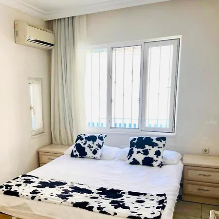 דירה Lovely Ground Floor 2 Bedroom Apartment. *