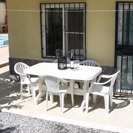 Lovely Ground Floor 2 Bedroom Apartment. Appartamento *